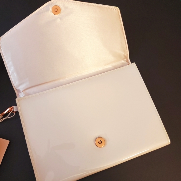 Ted Baker - Kissing Pugs vinyl clutch NWT - Picture 7 of 11